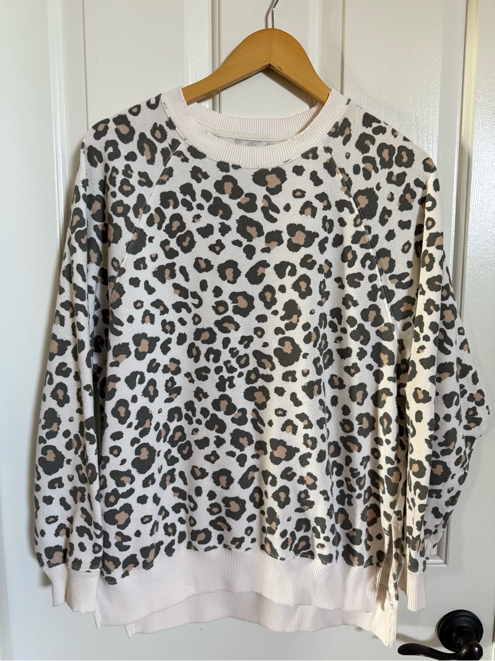 Leopard Print Crewneck Lightweight Sweatshirt - Cream & Taupe